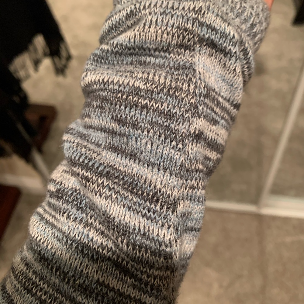 MODA Int. Sweater/Wrap - Picture 5 of 8